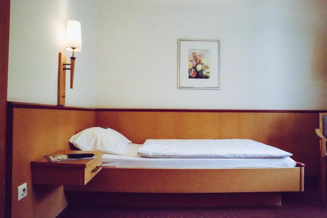 Hotel Cvjm-tagungshaus Am Unesco-welterbe Bergpark Wilhelmshöhe *